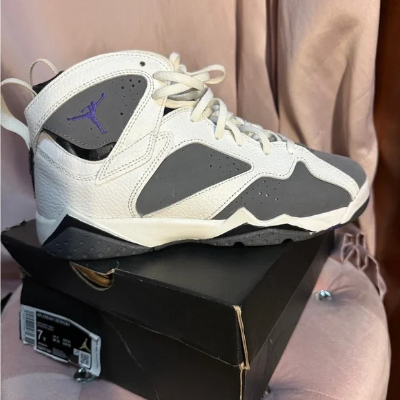 Jordan Kids Sneakers in Cream and Gray with Purple Logo Sneakers